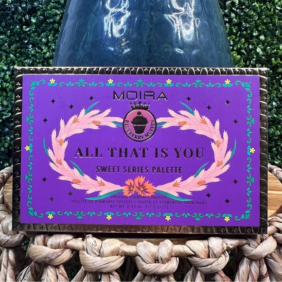 Purple eye shadow palette new - Picture 1 of 3